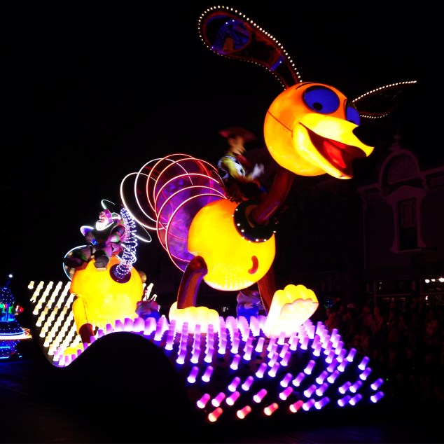 Paint the Night Parade Slinky Dog